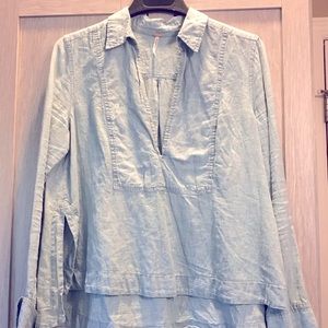 FREE PEOPLE chambray light blue denim blouse. Over-the-head, no buttons SIZE M